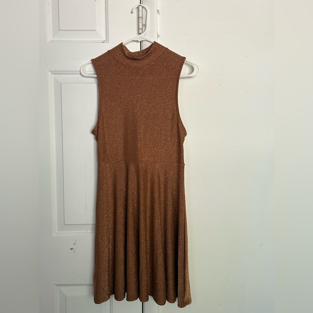 Good morning! I am selling a beautiful dress.